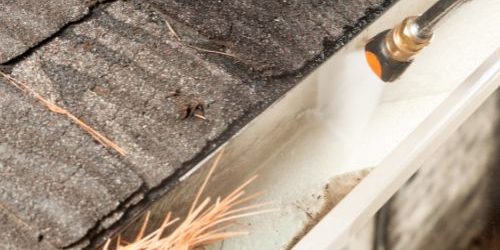 Gutter Cleaning in Tampa FL 2 Gutter Cleaning in Tampa, FL